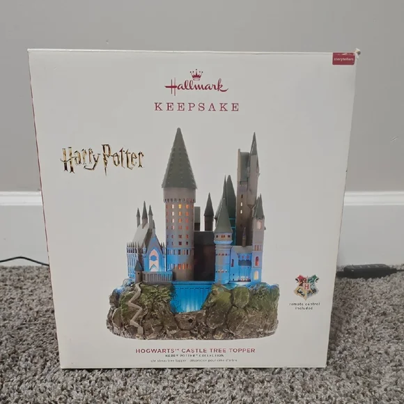 Hallmark Keepsake Hogwarts Castle Topper - Picture 1 of 3